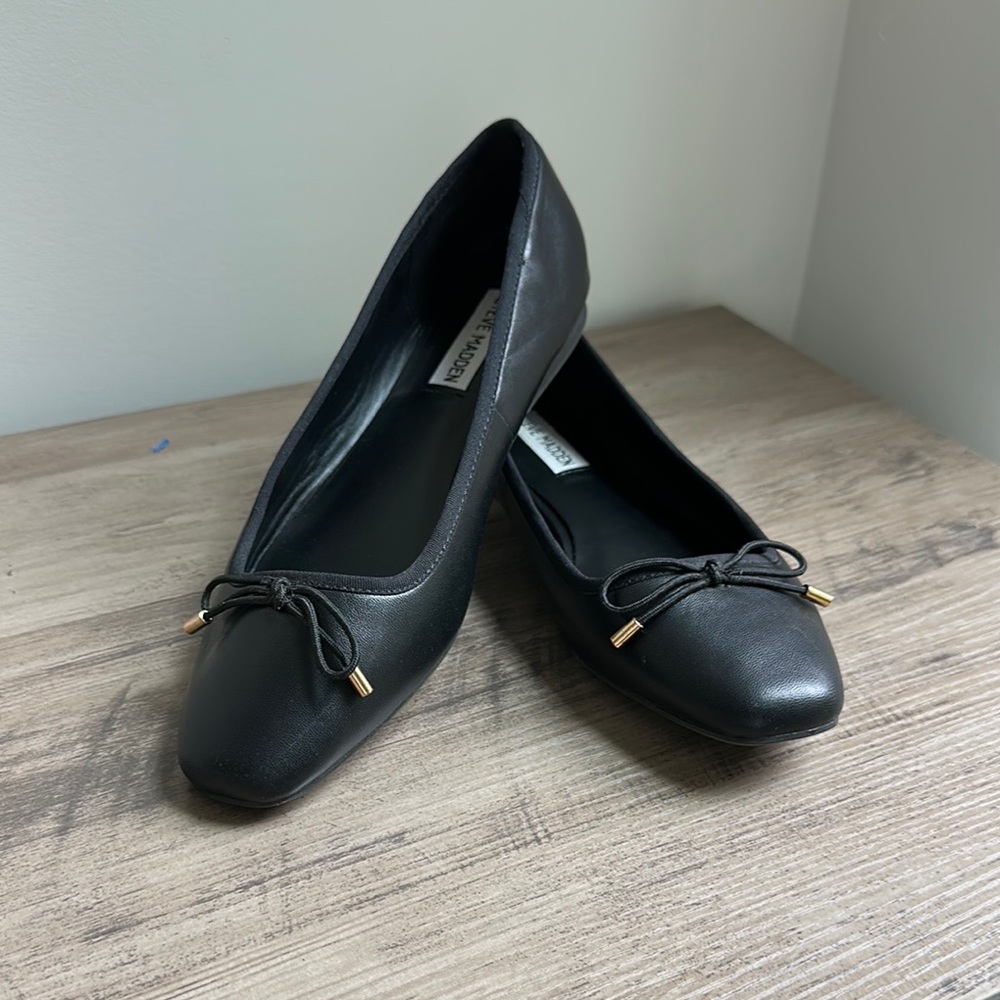 Steve Madden Black Flats with Bow Accent